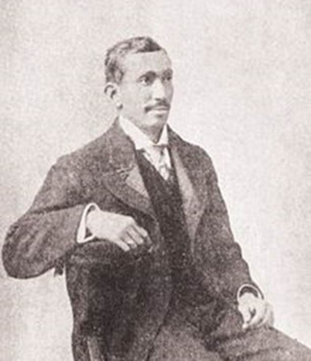 A person in a suit and tie Description automatically generated with medium confidence