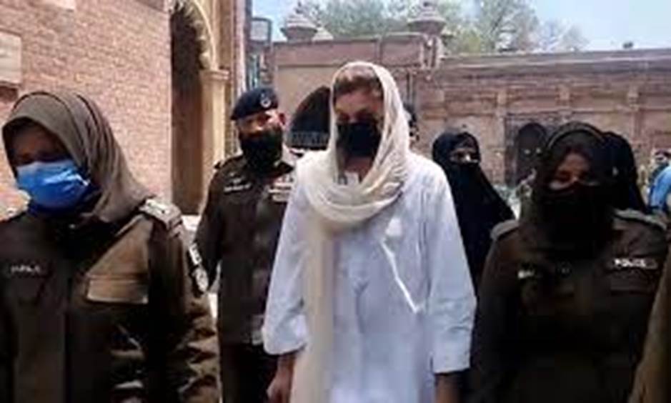 Faced no mistreatment in jail: Khadija Shah among 7 women produced before court in May 9 case - Pakistan Aaj English TV