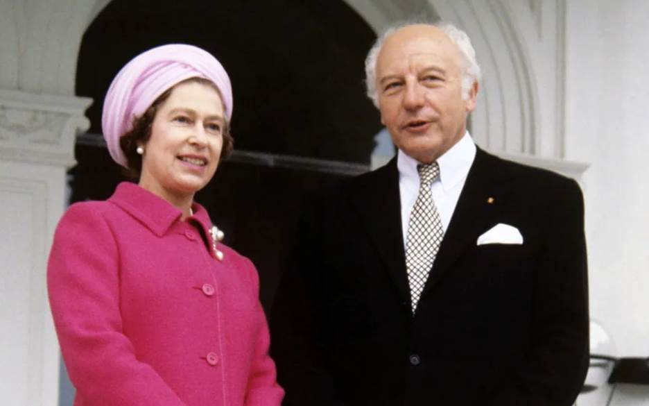 Elizabeth II with Walter Scheel, then the president of West Germany, in 1978. He agreed to give her the horses to smooth diplomatic relations - DPA/AKG-Images/Picture Alliance