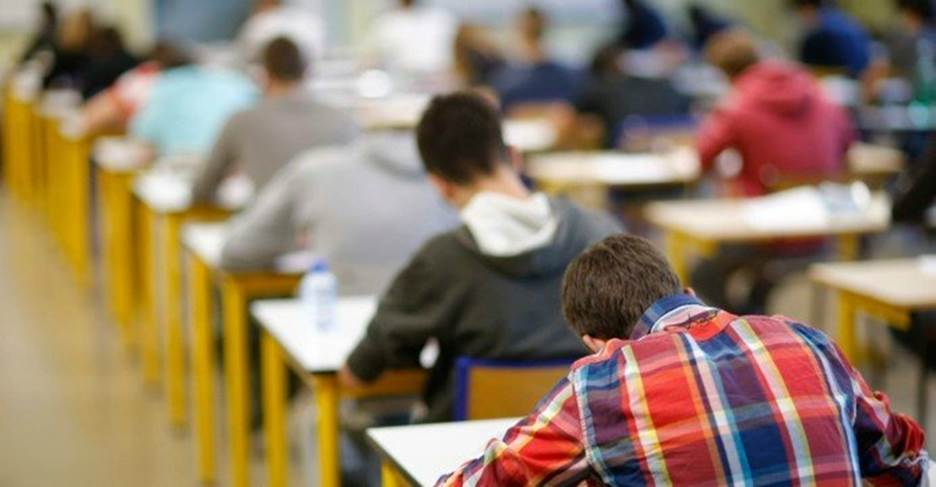 A group of students in a classroom Description automatically generated with medium confidence