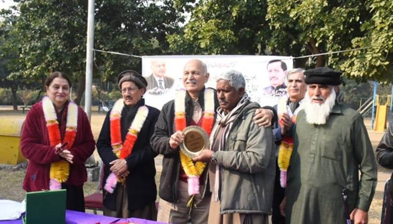 Mushahid hosts Christmas party for sanitary workers