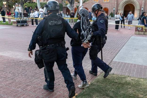 Members of the law enforcement and police officers intervene the Pro-Palestinian student protesters at University of Southern California ( Grace Hie Yoon / Anadolu via Getty Images)