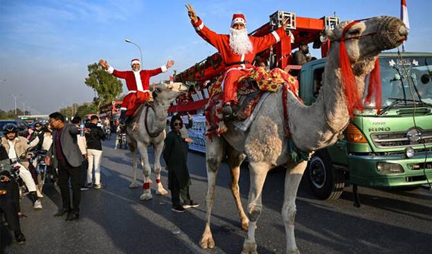 Santas on camels lead Christmas rally in Pakistani capital&nbsp;