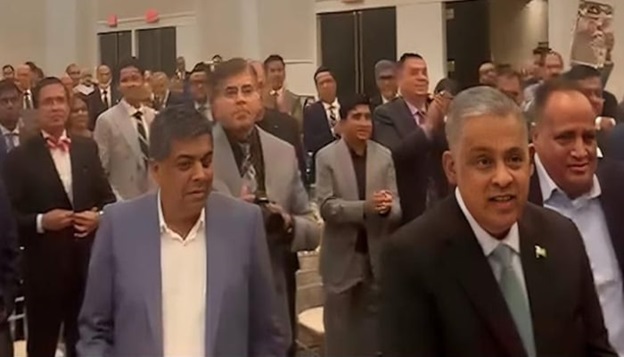 Members of Pakistani community in US give standing ovation to Field Marshal Syed Asim Munir. &mdash; ISPR