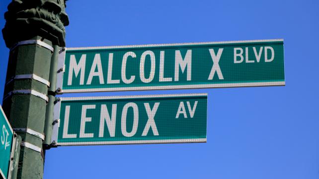 A street sign on a pole Description automatically generated with medium confidence