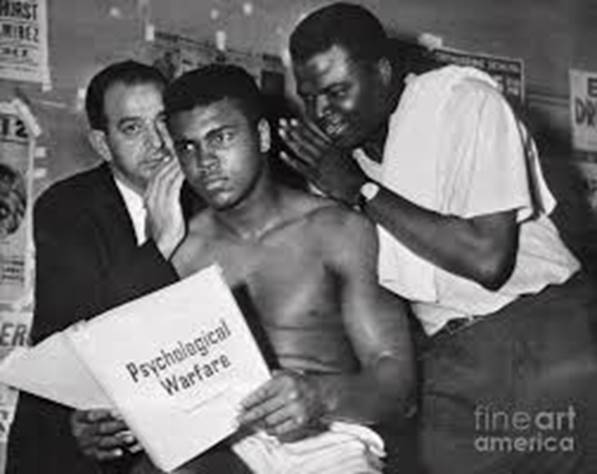 Muhammad Ali With His Trainers ...