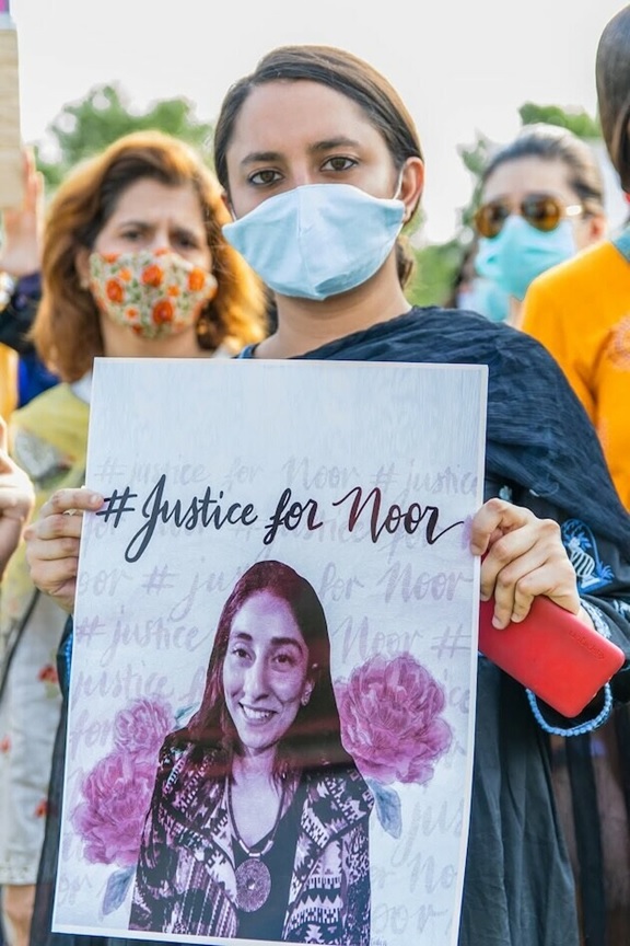 Shafaq Zaidi — Noor Mukadam’s school friend — stood outside the Islamabad Press Club on July 25, 2021, at the very spot where Noor had once protested. This time, Zaidi was seeking justice for Noor herself, who had been killed just days earlier, on July 20, 2021. Courtesy: Shafaq Zaidi