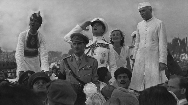 Governor General Lord Mountbatten (C) salutes the flag as it is hoisted at India Gate in New Delhi, 15 August 1947 as Lady Edwina (2R) and Indian Prime Minister Jawaharlal Nehru (R) look on (AFP)