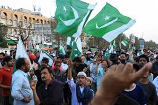 India-Pakistan truce appears to hold ...
